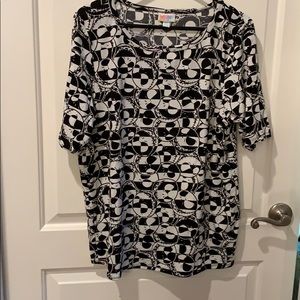 NWOT lularoe Gigi top